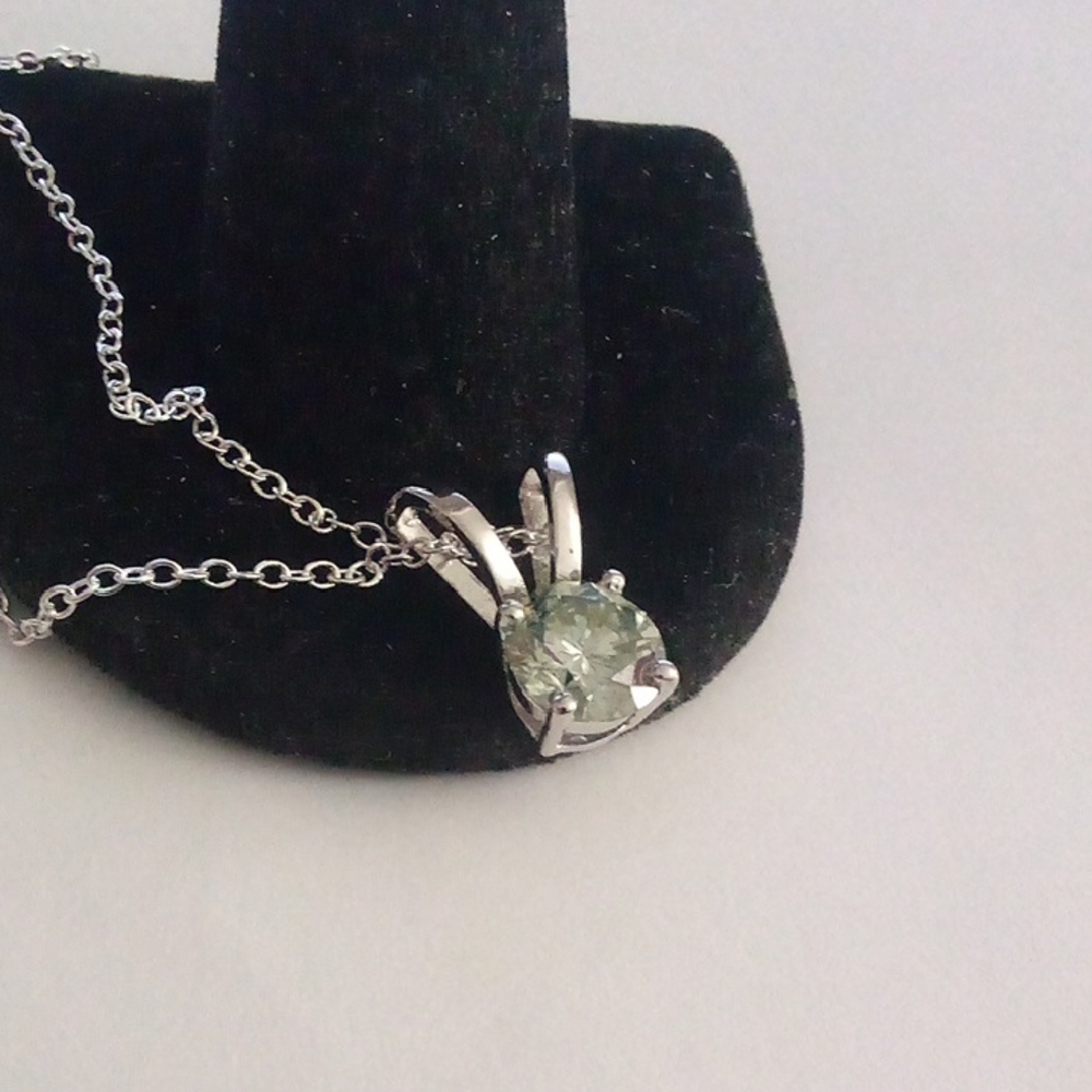 LOVELY 2CT DIAMOND PENDANT SET IN SILVER